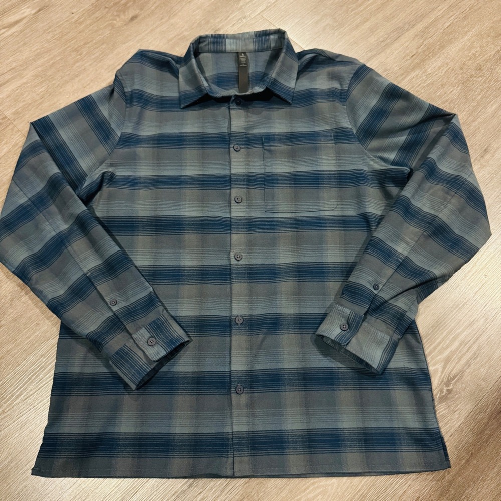 Lululemon Mens Blue Grey Plaid Long Sleeve Button Down Tech Shirt Size L